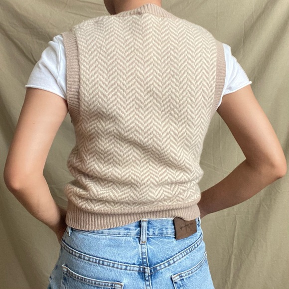 🚫SOLD🚫 The Milk Chocolate Sweater Vest 🧸 - Picture 3 of 4